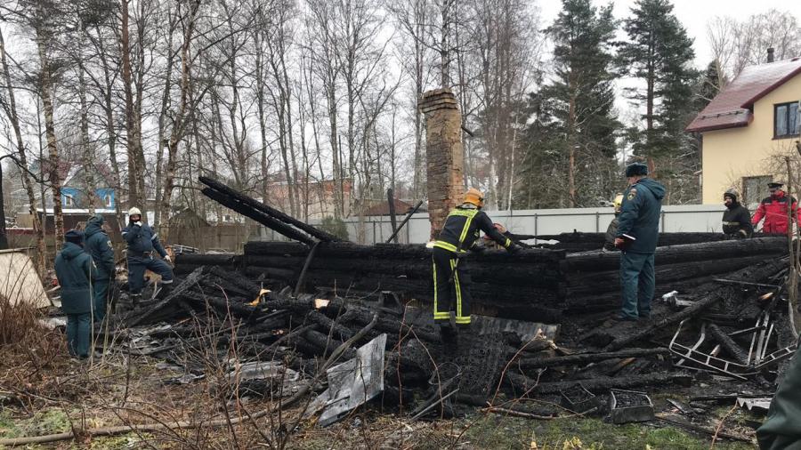 Bağ evində dəhşətli yanğın: 3-ü nəvə, baba və nəvə yanaraq öldülər - FOTO