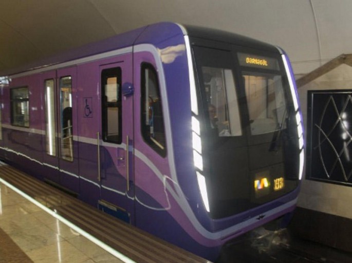 Bakı metrosunda HƏYƏCAN - orta yaşlı kişi...