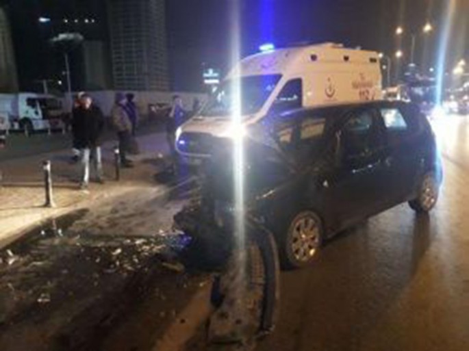 "Mitsubishi" dayanacaqdan sərnişin mindirən avtobusa çırpıldı: 5 nəfər xəsarət alıb - FOTO