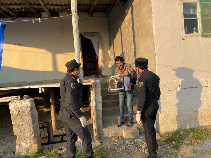 Hacıqabul polisi 40 ailəyə ərzaq payladı - FOTO