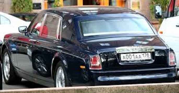 Azərbaycanlı milyarder yol polisini peşman etdi - VİDEO