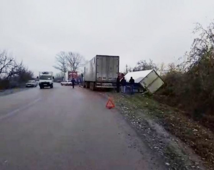 Rusiyadan yük gətirən avtomobil Qusarda aşıb