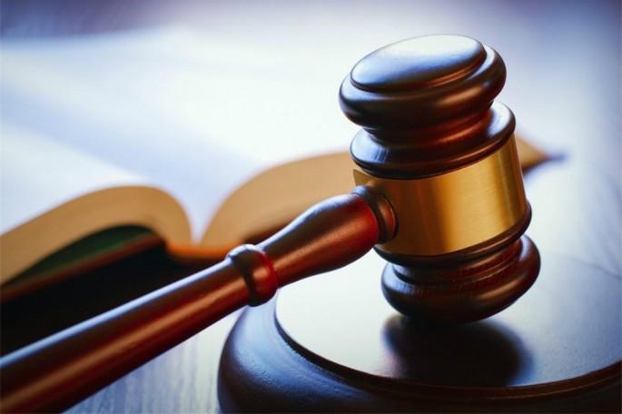 Xalq şairinin həyat yoldaşına qarşı dələduzluq edən şəxsin məhkəmə başlayıb