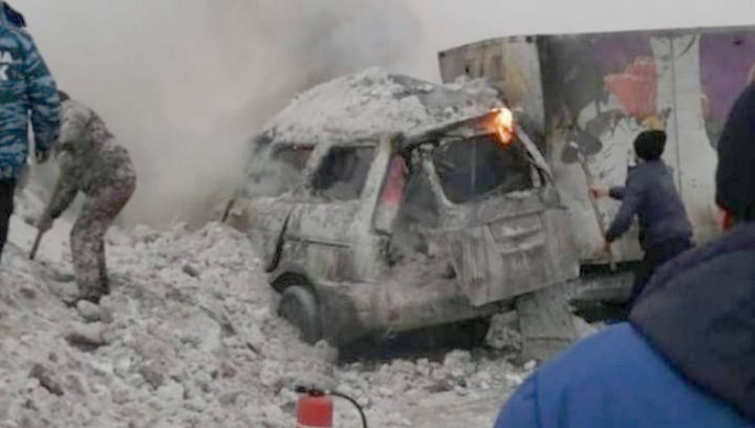 Ötmə edən “Toyota” “Qazel”lə toqquşdu: 2-si yanaraq, 3-ü isə aldığı xəsarətlərdən öldü – FOTO + VİDEO