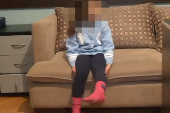 Bakıda küçədən qız uşağı tapılıb: Onu dilənməyə məcbur ediblər - VİDEO