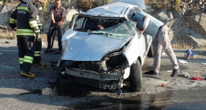 Toya gedən ailə Sarıhacılıda qəzaya düşdü: 5 yaralı - FOTO