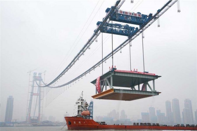 Dünyanın ən uzun ikimərtəbəli asma körpüsü inşa olunur - FOTO