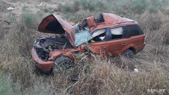 Ucarda avtomobil aşdı: xəsarət alanlar var - VİDEO