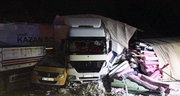 15 avtomobil bir-birinə çırpıldı: 4 yaralı - FOTO