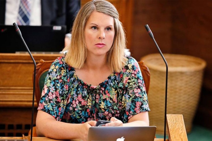 Deputata uşağı ilə parlamentə daxil olmağa icazə verilməyib