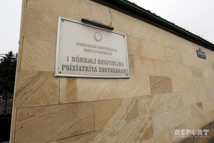 Atasını balta ilə vuran qadın Psixatiriya Xəstəxanasına göndərildi