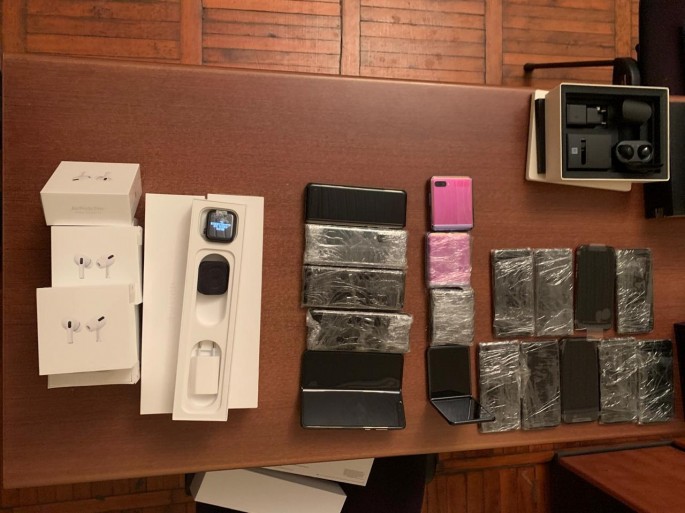 Gömrük nəzarətindən gizlədilən mobil telefonlar və aksessuarları aşkarlandı