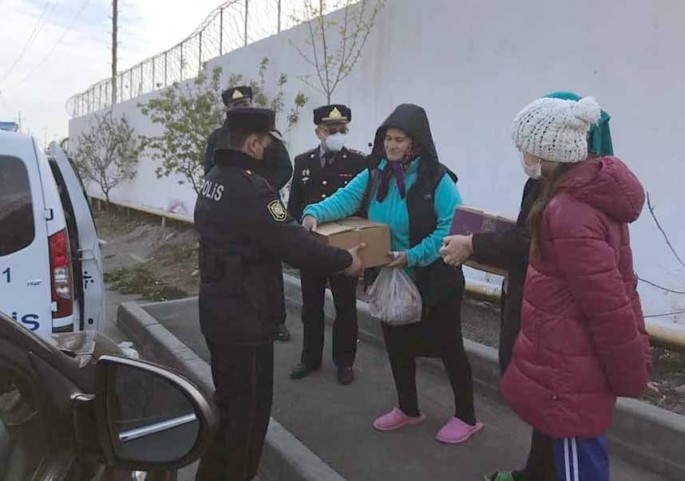 Xətai polisi imkansız ailələrə maddi yardım edib – FOTO + VİDEO