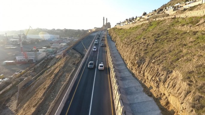 "Bibiheybət yolu"nda tikinti-bərpa işləri davam etdirilir - FOTO