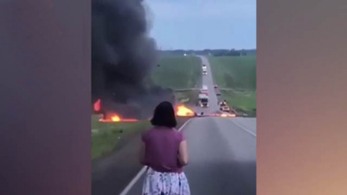 “Mazda” TIR-a çırpıldı: hər ikisi yanıb – VİDEO