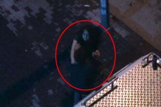 Gənc qadın sevgilisini küçənin ortasında döydü - VİDEO