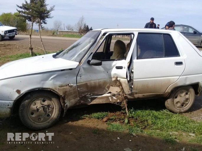 Biləsuvarda iki minik avtomobili toqquşub – FOTO