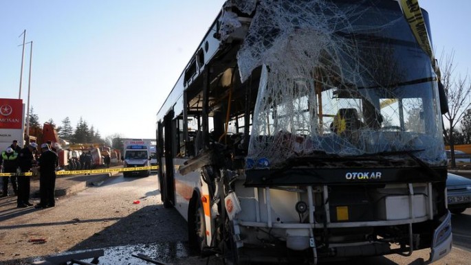 Avtobus yük maşını ilə toqquşdu: 1 ölü, 20 yaralı - FOTO