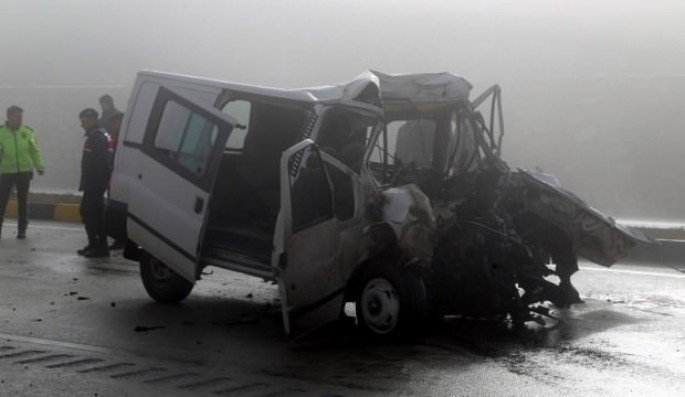 Dumanlı hava ağır yol qəzasına səbəb oldu: 3 ölü, 2 yaralı - FOTO