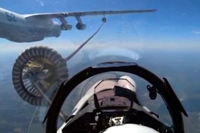 Qırıcılar havada yanacaqla təmin olundu - VİDEO