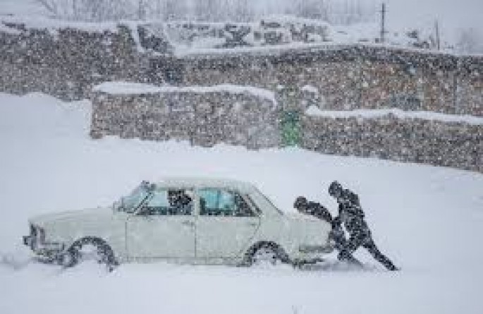 Qarlı yolda “VAZ”da köməksiz qalan 4 nəfər xilas edilib – Şəmkirdə