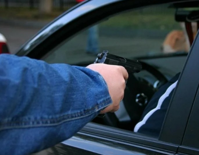 Əvvəlcə atəş açdılar, sonra döydülər; ardınca da 70 min dolları apardılar