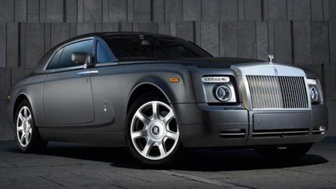 Paytaxtda 18 yaşlı sürücünün “Rolls-Royce”nu əlindən alıblar