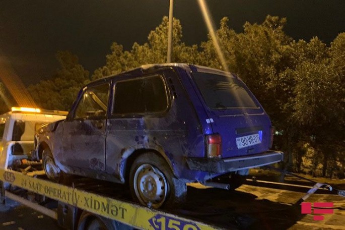 Bakıda tuneldə avtomobil aşıb, xəsarət alan var - FOTO