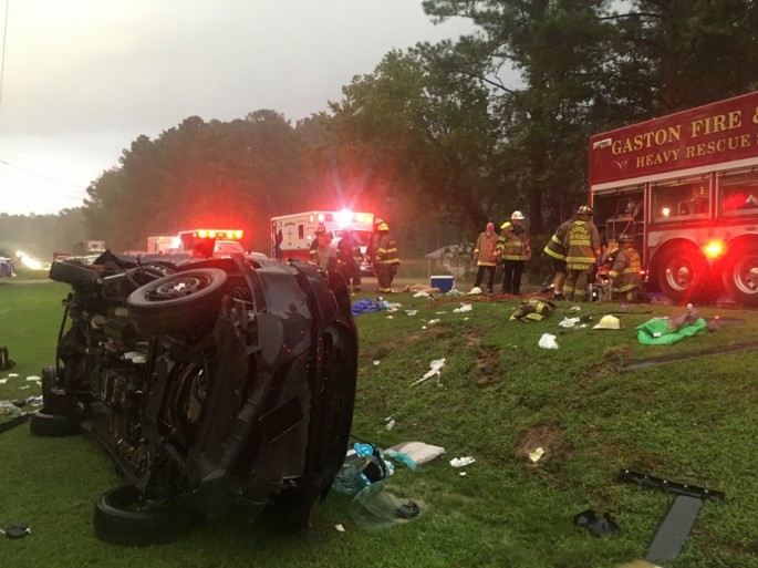 Sərnişinlərin olduğu furqon aşdı: 17 yaralı - FOTO
