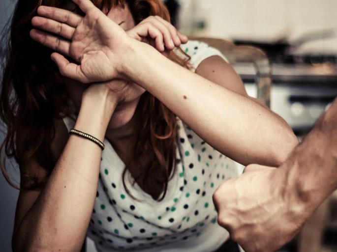 Azərbaycanda qayınata və qayınana qoyuna görə hamilə gəlini döydü