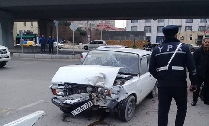 Bakıda ağır yol qəzası: 2 yaralı - FOTO