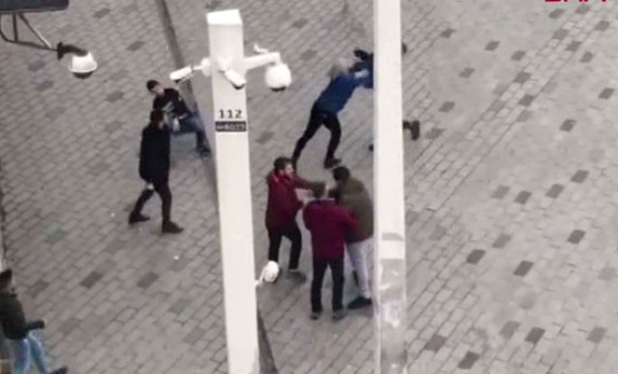 Tur avtobusu işçiləri ərəb turisti döydülər - VİDEO