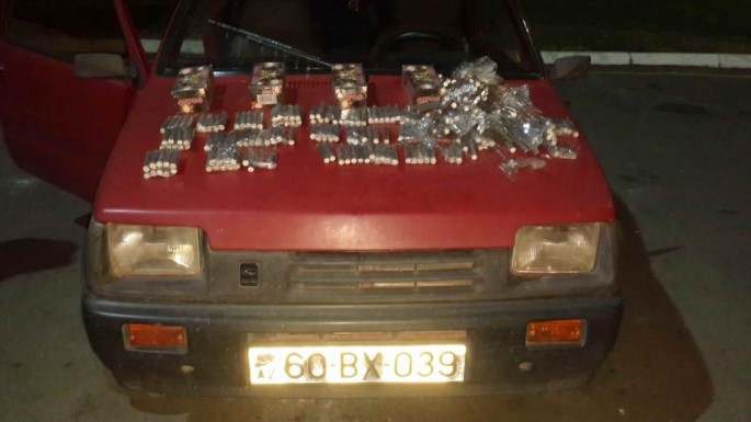 Avtomobilin yanacaq çənindən pirotexniki vasitələr tapılıb - FOTO