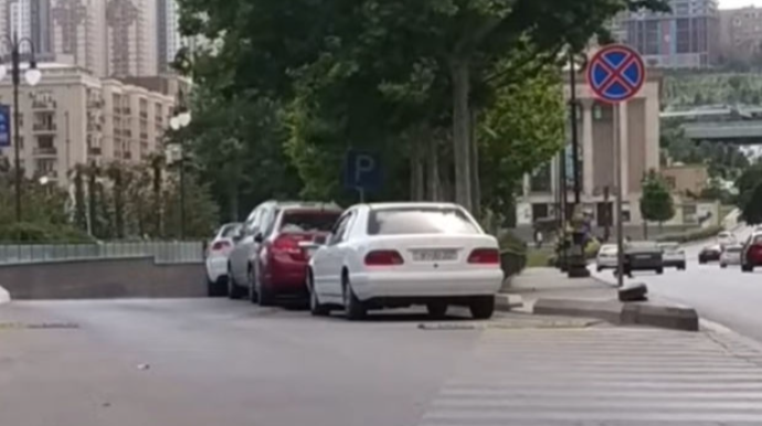 Bakının mərkəzində TƏHLÜKƏ: Ehtiyatlı olun! - VİDEO 