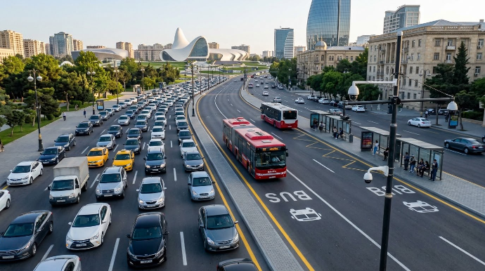 Avtobus zolaqlarına daxil olan maşınlara nəzarət artmalıdır - DEPUTAT 