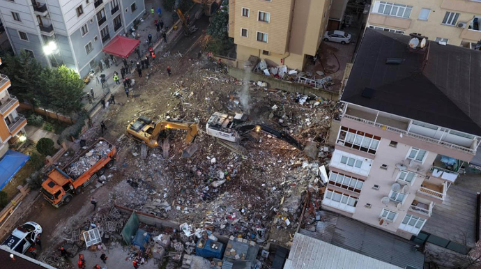 İstanbulda çökən binada ölənlərin sayı 5 nəfərə çatdı 