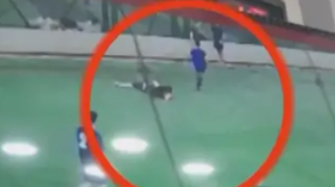 Bakıda 27 yaşlı oğlan stadionda öldü ANBAAN VİDEO 