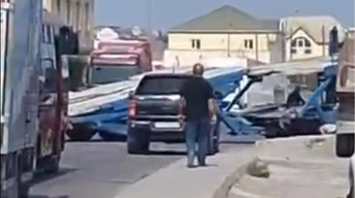 Xocasən yolunda nasaz TIR hərəkəti iflic etdi - VİDEO