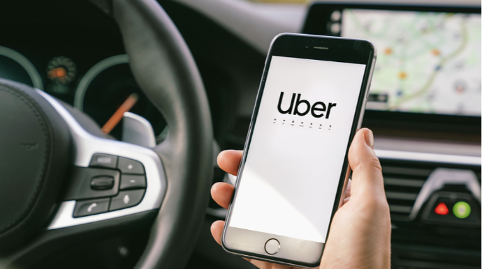 Sürücü hesablarını blokladığına görə "Uber"i 825 milyon avro cərimə gözləyir