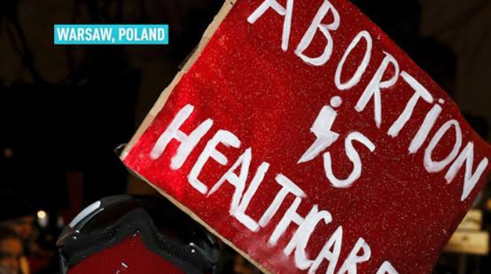 Polşada abortla bağlı qanunda dəyişiklik təklif edilib; həkimlər məsuliyyətə cəlb olunmayacaq 