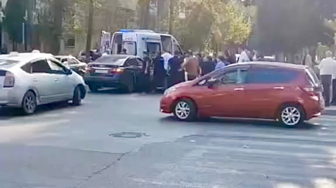 В Мингячевире автомобиль сбил женщину - ВИДЕО 