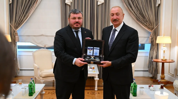 Prezidentə “İrpin şəhərinin fəxri vətəndaşı” vəsiqəsi təqdim edildi - FOTO