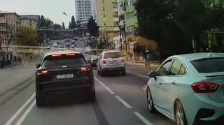Bakıda qaydaları kobudcasına pozan velokuryer qəzaya düşdü - ANBAAN VİDEO 