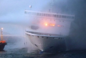 Bərə yanıb: 3 ölü, 84 sərnişinin taleyi isə naməlumdur