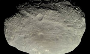 Vesta asteroidinin səthində iki rombşəkilli obyekt tapıldı – FOTO