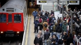 Metroda insanlar təxliyə olunur - Londonda