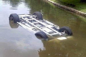 Füzulidə "VAZ" su kanalına aşıb