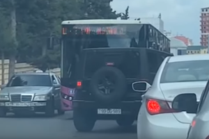 Bakıda sürücü "Jeep”lə belə qayda pozdu - VİDEO