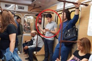 Deputatın Bakı metrosunda görüntüsü yayıldı - FOTO