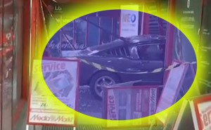 Milyonluq maşınla dükana girib “Sony PlayStation” oğurladılar - VİDEO